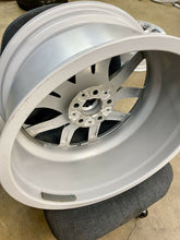 Load image into Gallery viewer, BMW X5/X6 NEW OEM FACTORY GENUINE STYLE 734 19" WHEEL & CENTER CAP SET NEW STOCK